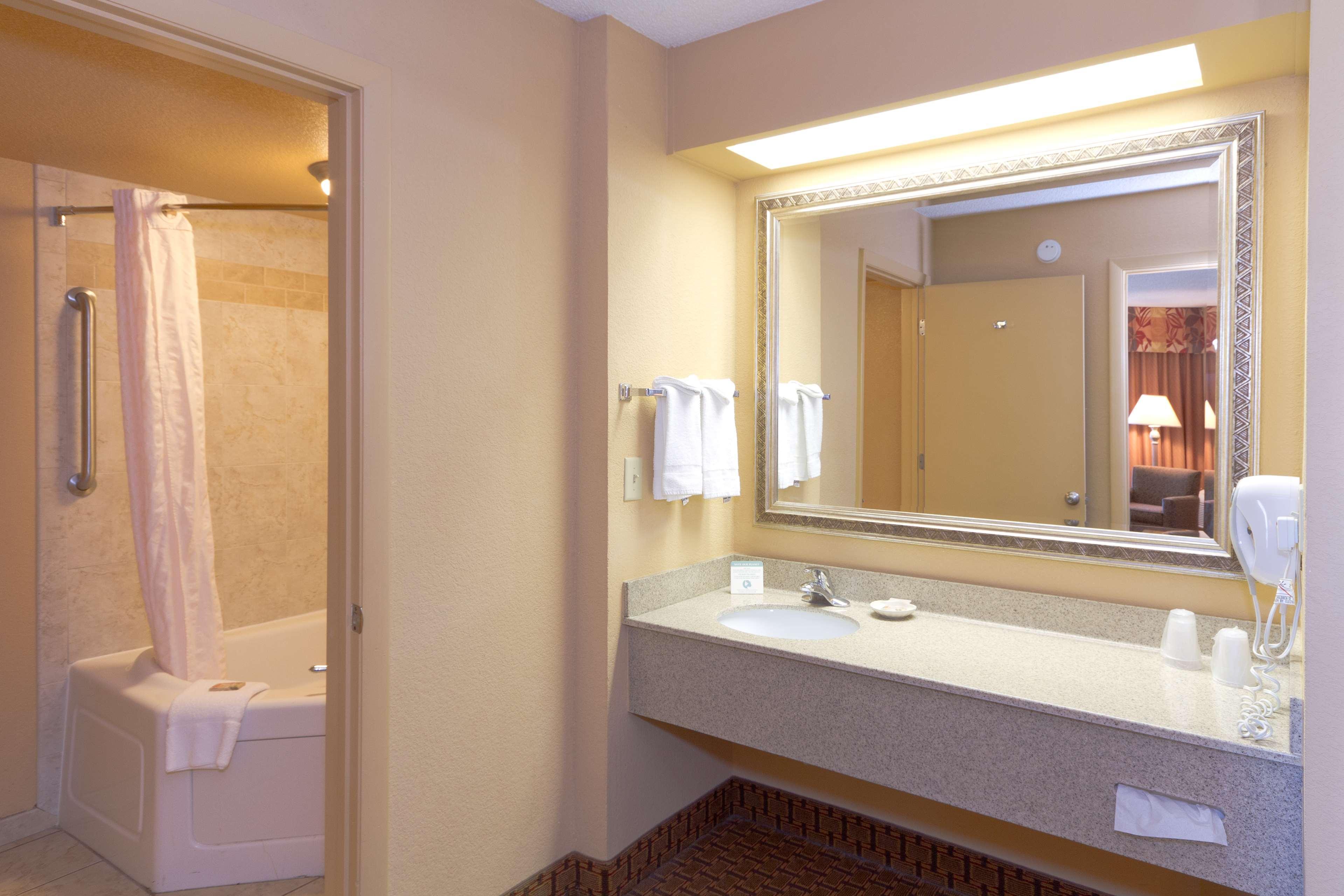 Spark By Hilton Ormond Oceanfront 3*
