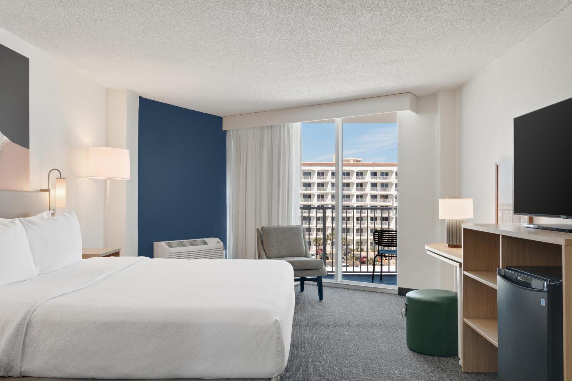 Spark By Hilton Ormond Oceanfront Hotel 3*